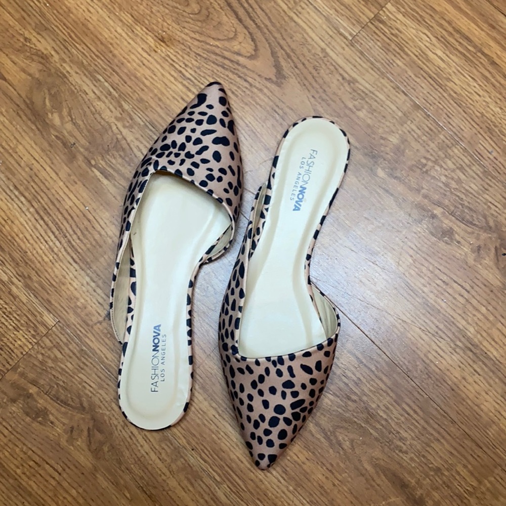 Size 6 fashion nova leopard slides